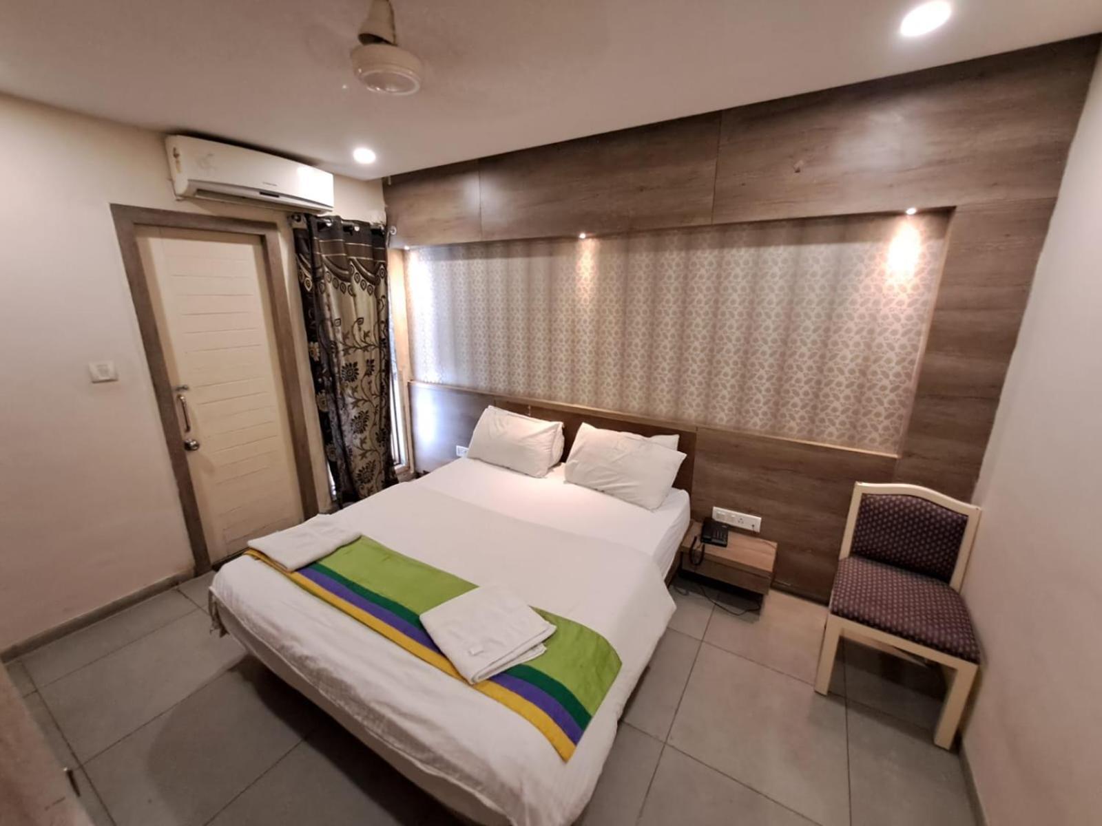 Hotel Tulsi Vadodara Exterior photo